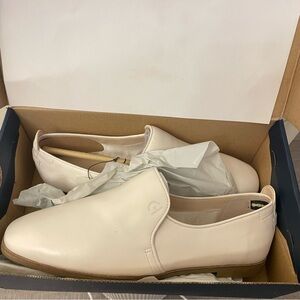 Cole Haan size 8.5 water resistant loafers